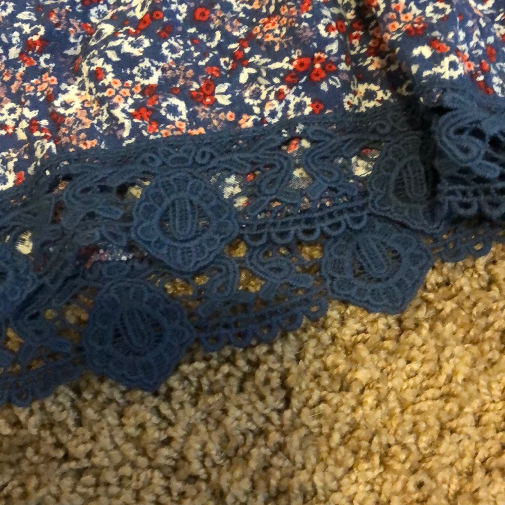 Shorts Size Small - Picture 2 of 5
